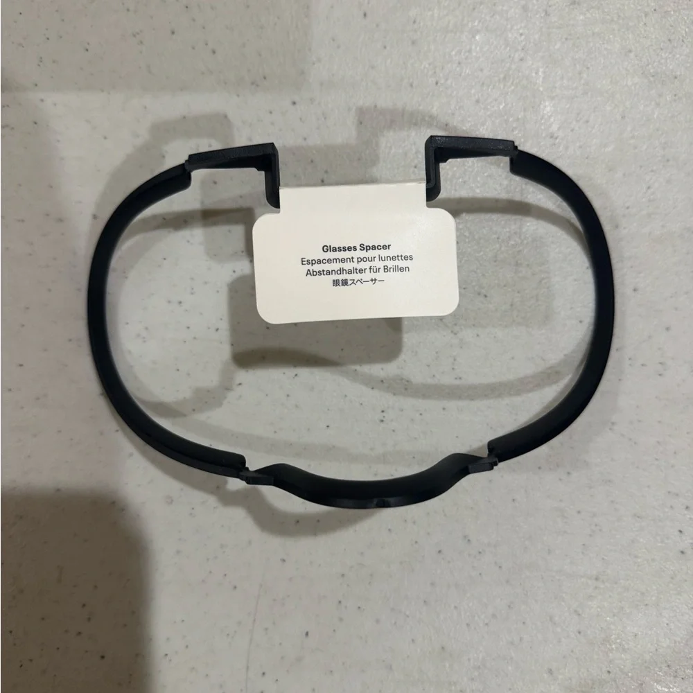 Oculus Quest 2 VR Headset with Charging Station and Travel Case